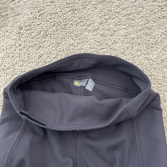 Zella gray leggings size medium ribbed - Picture 3 of 4